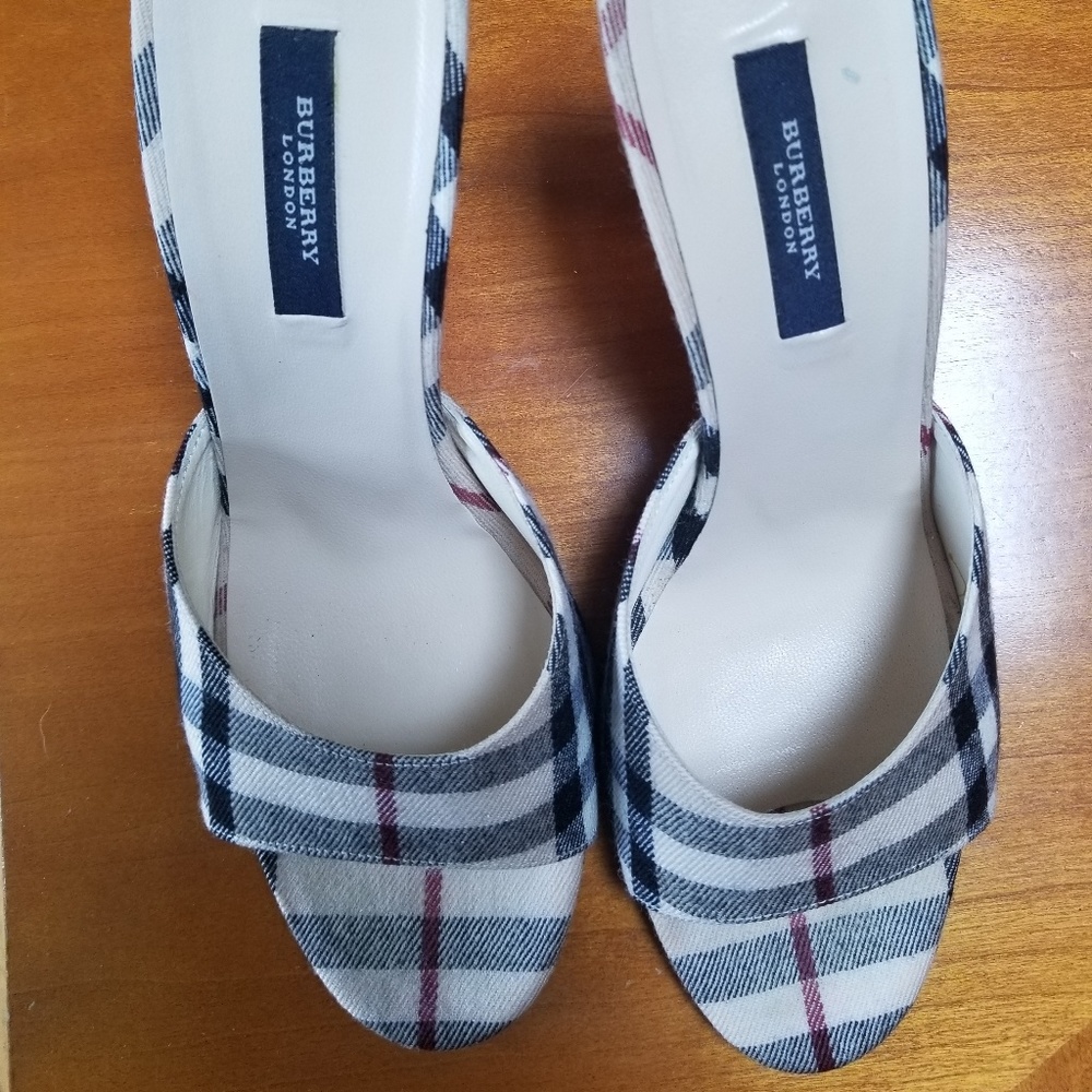 Burberry pumps